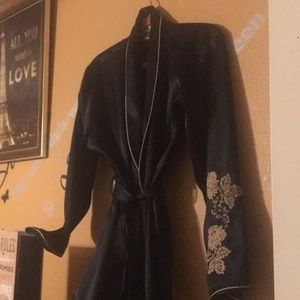 Jone New York Black Robe .